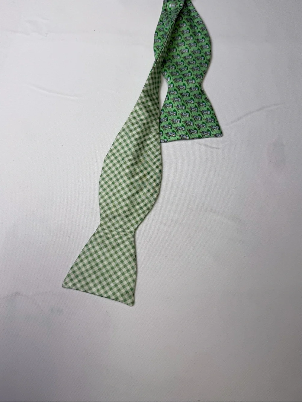 Vineyard Vines Kentucky Derby Style Light Green Patterned Silk Bow Tie